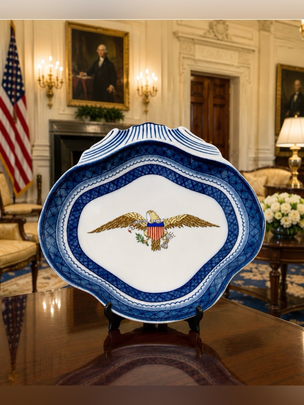 Mottahedeh E Pluribus Unum Diplomatic Eagle Scalloped Dish